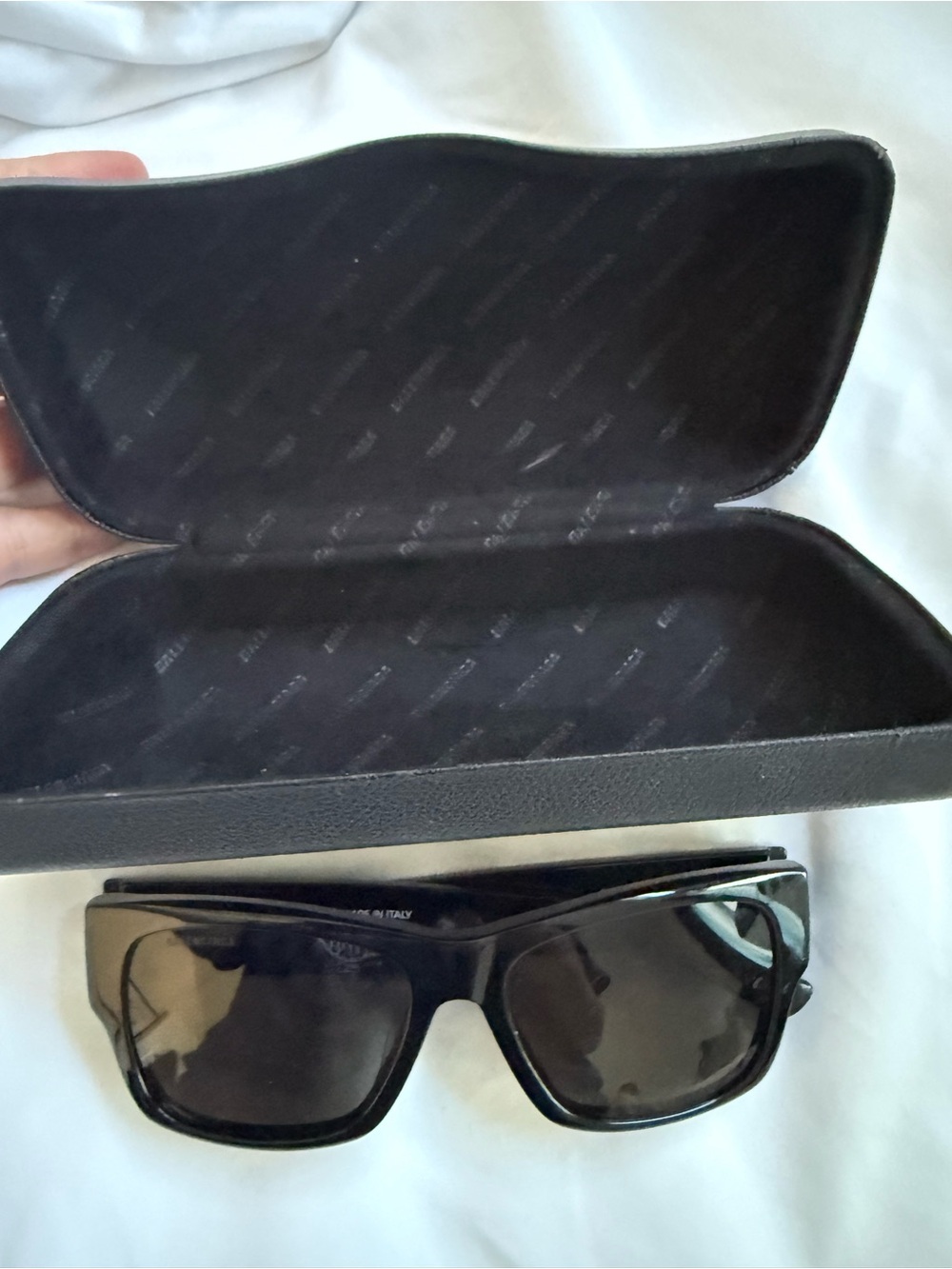 Balenciaga Black Oversized Rectangular Sunglasses - Picture 2 of 4